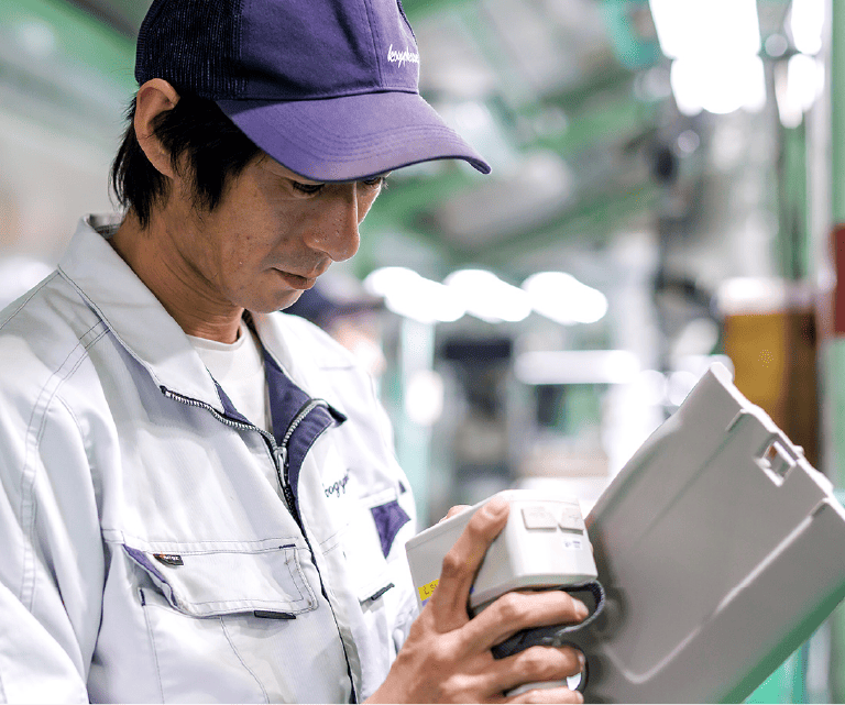 工業化成　工場　職場の様子