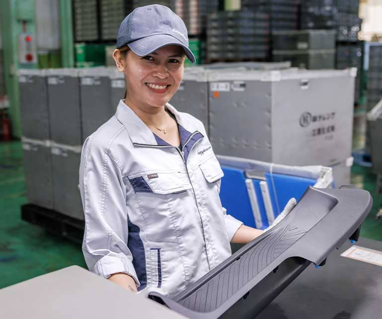 工業化成　工場　職場の様子
