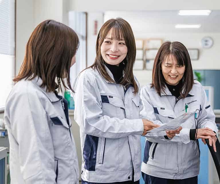 工業化成　工場　職場の様子