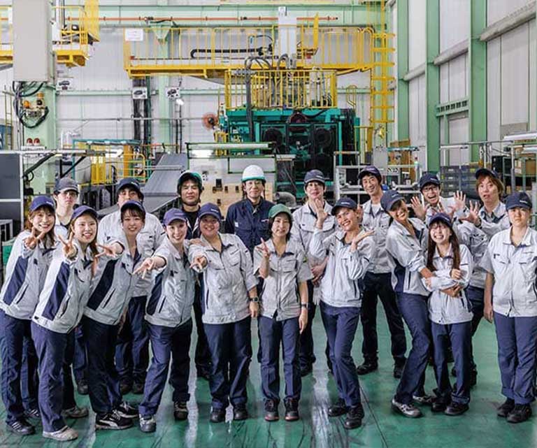工業化成　工場　職場の様子